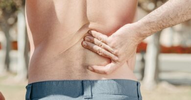 腰痛・肩こり撃退！50代からの姿勢改善トレーニング – 道具なしでできる背中強化3選