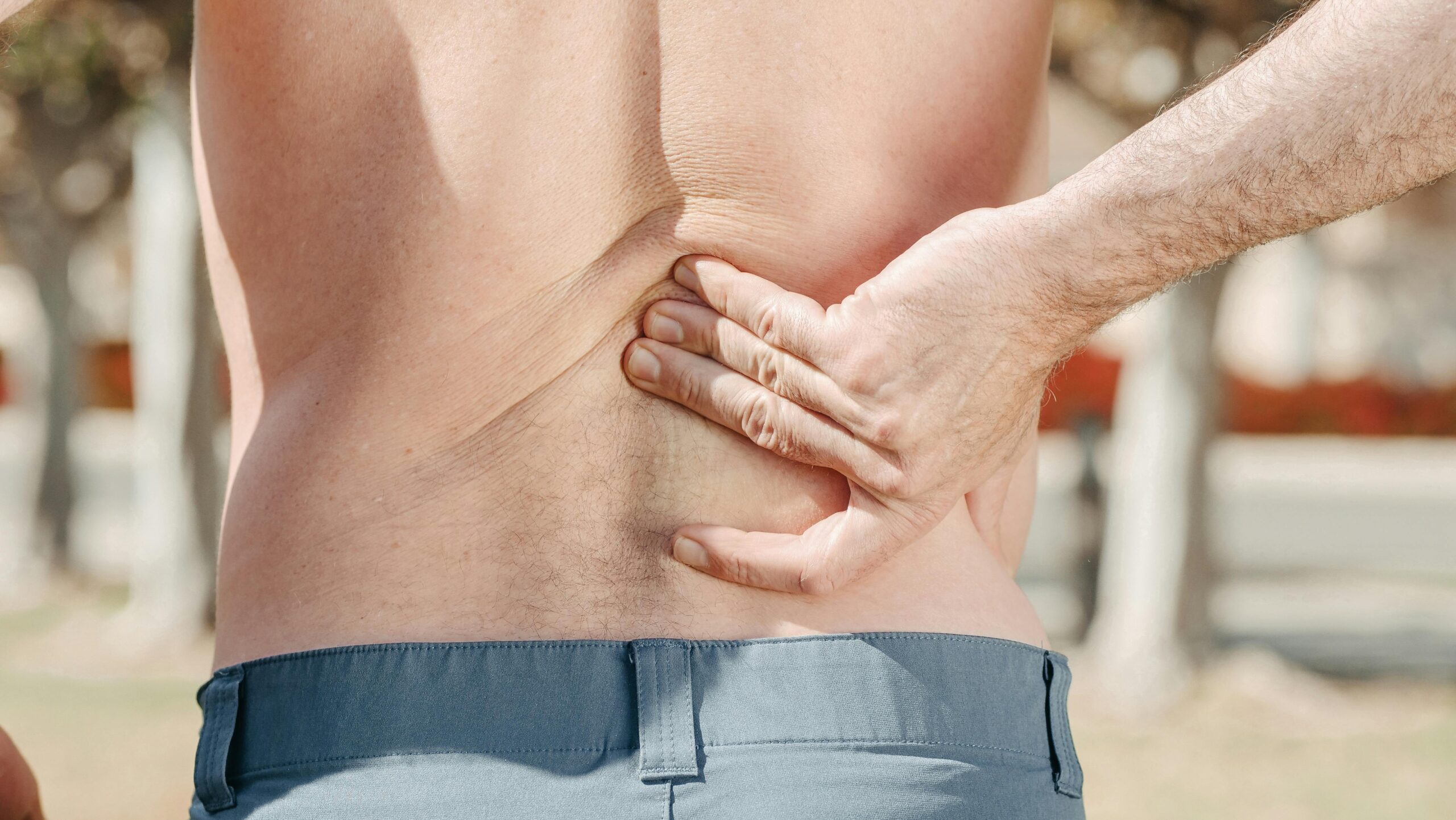 腰痛・肩こり撃退！50代からの姿勢改善トレーニング – 道具なしでできる背中強化3選